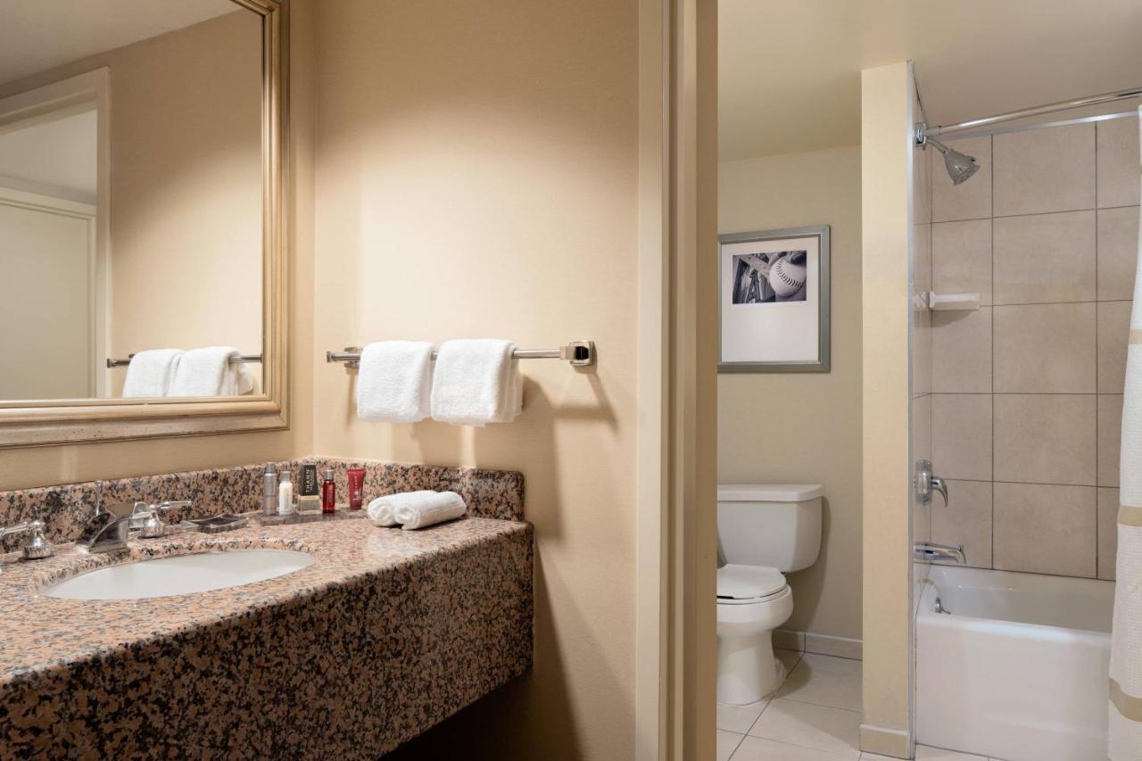 Anaheim Marriott Suites Гарден Гров Экстерьер фото